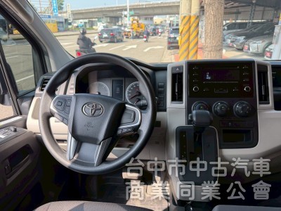 2022 HIACE 廂型車跑一萬多