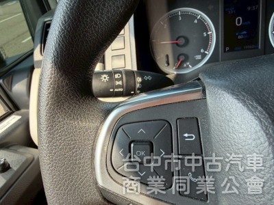 2022 HIACE 廂型車跑一萬多