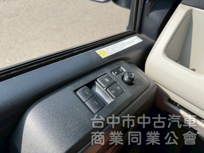2022 HIACE 廂型車跑一萬多