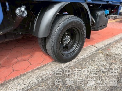 2024雙廂小霸王自排六人