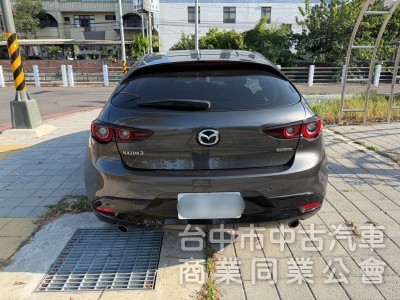2022 Mazda3 跑三萬多