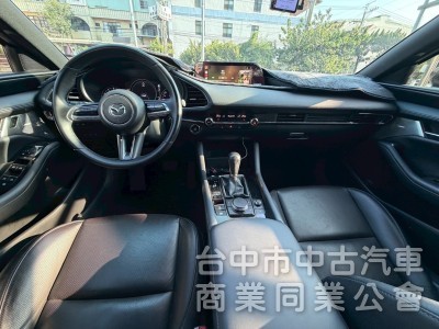 2022 Mazda3 跑三萬多