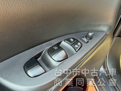 2017 iTiida 1.6旗艦 跑四萬多