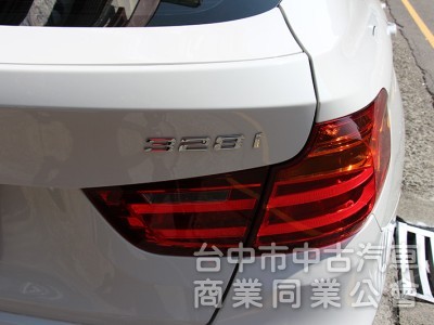 ✅全車原漆✅升級電尾門✅氣氛燈✅無線CARPLAY⭕正14年 328I GT總代理✅升降尾翼 全景天窗 可全貸 無漏油
