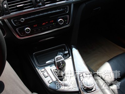 ✅全車原漆✅升級電尾門✅氣氛燈✅無線CARPLAY⭕正14年 328I GT總代理✅升降尾翼 全景天窗 可全貸 無漏油