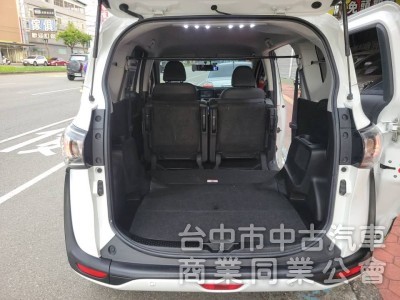 2020年 Sienta 1.8cc 五人座 一手車，里程4萬多，原版件，Carplay，數位電視，倒車顯影，自動吸門