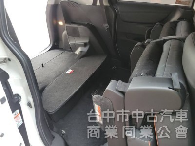 2020年 Sienta 1.8cc 五人座 一手車，里程4萬多，原版件，Carplay，數位電視，倒車顯影，自動吸門