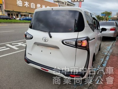 2020年 Sienta 1.8cc 五人座 一手車，里程4萬多，原版件，Carplay，數位電視，倒車顯影，自動吸門