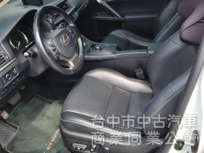2020年式 Ct200h 1800cc 油電 白色 小改款，一手車，原廠保養，原廠Acc跟車系統，車道偏離輔助