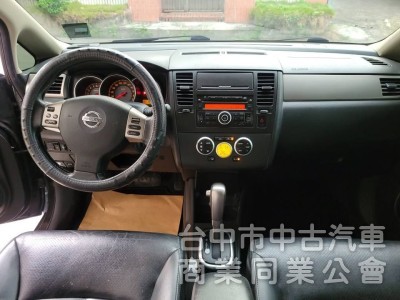 2012 年 Tiida 踢打 五門 1.8cc 免持鑰匙，恆溫，黑內裝，沙發座椅，舒適座椅，魔術大空間。