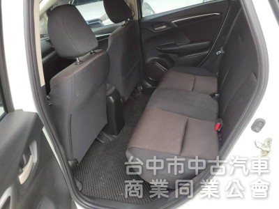 2015 年 FIT S版 里程16萬，恆溫，定速，安卓機，倒車顯影，方向盤快撥鍵，原鈑件，可全額貸款。