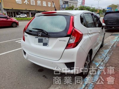 2015 年 FIT S版 里程16萬，恆溫，定速，安卓機，倒車顯影，方向盤快撥鍵，原鈑件，可全額貸款。