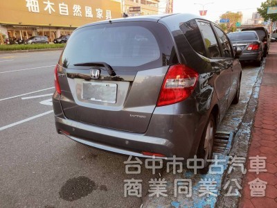 2014年 Fit 2.5代 恆溫，定速，快撥鍵，一手媽媽車，無抽煙，內裝飽滿，底盤安靜，車況超優。