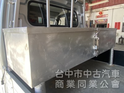 2017款 CM13MPW 銀色 中華Veryca1.3小貨車