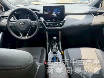 正2025年原廠保固中跑8千公里  ikey  摸門  acc跟車系統  恆溫 行車偏移  後做出風口  