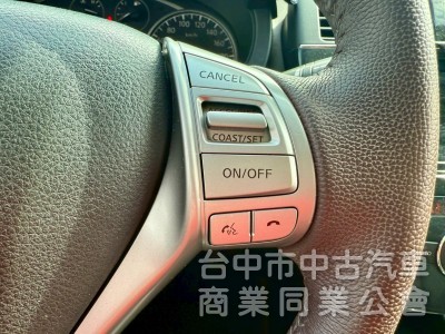 I-TIIDA 1.6 五門掀背 配備 ikey  摸門  定速   盲點偵測  影音系統