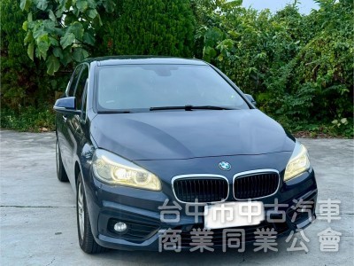 BMW 218D 五人座 柴油引擎 配備: ikey 摸門 定速 電動椅 倒車影像  後座出風口  