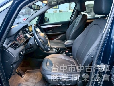 BMW 218D 五人座 柴油引擎 配備: ikey 摸門 定速 電動椅 倒車影像  後座出風口  