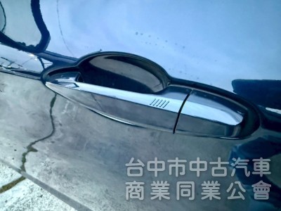BMW 218D 五人座 柴油引擎 配備: ikey 摸門 定速 電動椅 倒車影像  後座出風口  