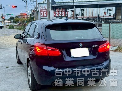 BMW 218D 五人座 柴油引擎 配備: ikey 摸門 定速 電動椅 倒車影像  後座出風口  