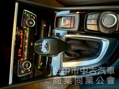 BMW 218D 五人座 柴油引擎 配備: ikey 摸門 定速 電動椅 倒車影像  後座出風口  