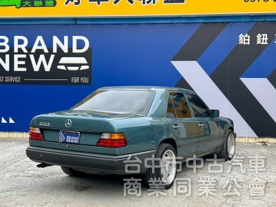 1986．BENZ．300E．綠色