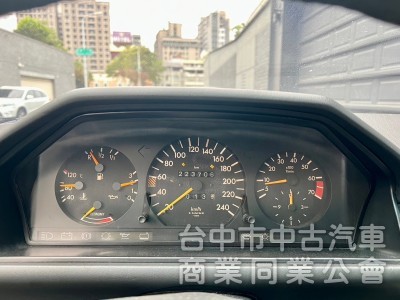 1986．BENZ．300E．綠色