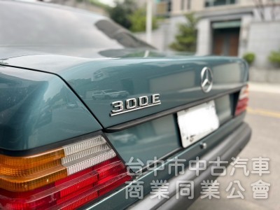 1986．BENZ．300E．綠色