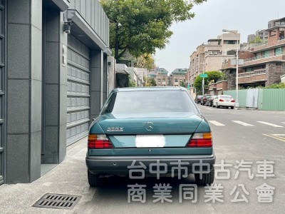1986．BENZ．300E．綠色