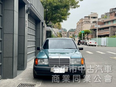 1986．BENZ．300E．綠色