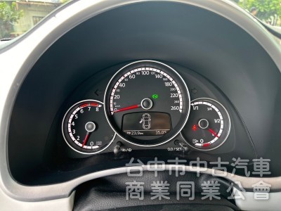 2014．VW．Beetle．白色