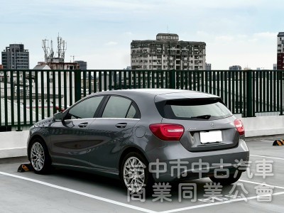 2015 A180 里程18.4萬 