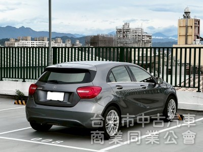 2015 A180 里程18.4萬 