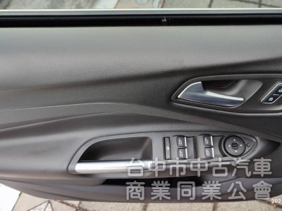 2015年FORD KUGA2.0旗艦版 新車價119.8萬 年前特惠價 原漆原版件.挑戰全台最便宜.全景天窗.