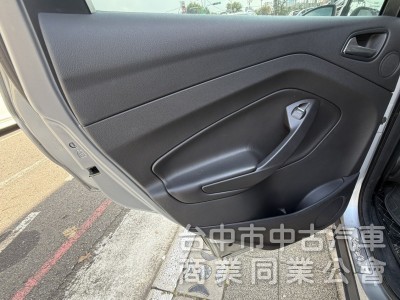 2013年 FORD KUGA 1.6 時尚經典型 原鈑件 全景天窗 電尾門 渦輪增壓 舒適與安全性兼具運動休旅