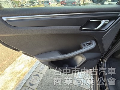 2015年式 保時捷 Macan S 2.0T 總代理 認證車 只跑11萬公里 奢豪霸氣 高貴不貴 免百萬輕鬆入主