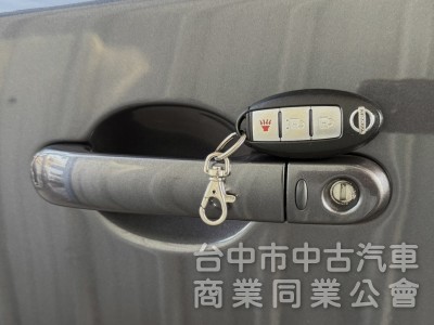 2017年 Nissan Livina 1.6 旗艦版 原鈑件 恆溫 車頂行李架 I-Key 省油大空間 優質代步車首選