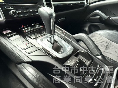 2017年式 Porsche Cayenne 3.6 白金限定版 總代理 原鈑件 個人化精裝選配 強悍的性能 暢快隨行