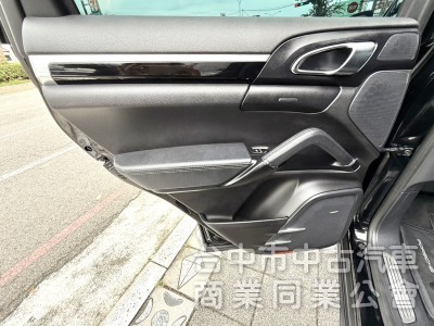 2017年式 Porsche Cayenne 3.6 白金限定版 總代理 原鈑件 個人化精裝選配 強悍的性能 暢快隨行