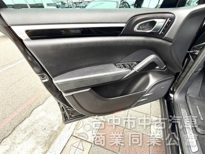 2017年式 Porsche Cayenne 3.6 白金限定版 總代理 原鈑件 個人化精裝選配 強悍的性能 暢快隨行
