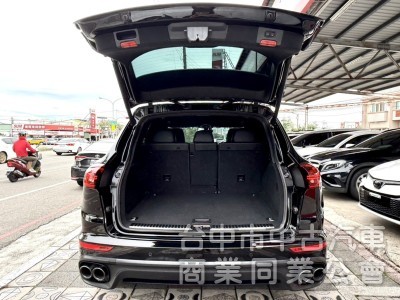 2017年式 Porsche Cayenne 3.6 白金限定版 總代理 原鈑件 個人化精裝選配 強悍的性能 暢快隨行