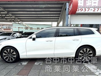 2024年式 Volvo V60 Plus B3 2.0 輕油電 原鈑件 僅跑2萬 ACC 環景  瑞典旅行車 原廠保固