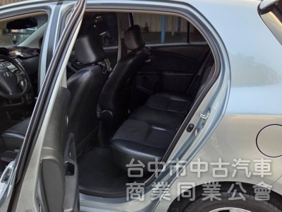 2011年 TOYOTA Yaris 1.5 G版 超低里程 僅跑8萬公里 恆溫 方向盤快撥鍵 經典不敗 代步車首選
