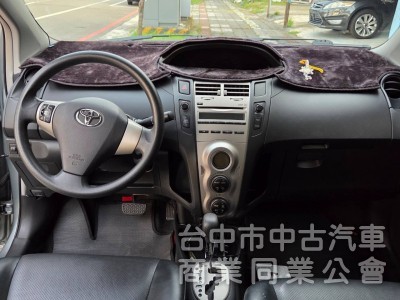 2011年 TOYOTA Yaris 1.5 G版 超低里程 僅跑8萬公里 恆溫 方向盤快撥鍵 經典不敗 代步車首選