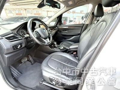 2017年式 BMW 220i GT 總代理 Luxury Line版 正七人座 雙前電動椅 自動停車 稀有釋出跨界休旅