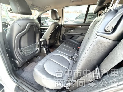 2017年式 BMW 220i GT 總代理 Luxury Line版 正七人座 雙前電動椅 自動停車 稀有釋出跨界休旅