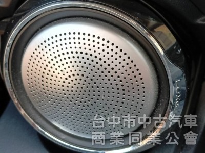 2018年 Luxgen U5 1.6 360環景旗艦 Hi-Fi版 原鈑件 恆溫空調 自動停車 靚麗亮眼跨界小休旅