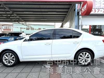 2019年式 SKODA Octavia 1.0 TSI 豪華動能版 一手車 里程6萬 雙區恆溫 皮椅 都會優質代步小車