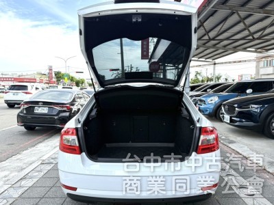 2019年式 SKODA Octavia 1.0 TSI 豪華動能版 一手車 里程6萬 雙區恆溫 皮椅 都會優質代步小車