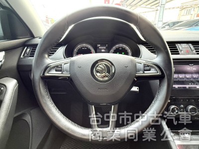 2019年式 SKODA Octavia 1.0 TSI 豪華動能版 一手車 里程6萬 雙區恆溫 皮椅 都會優質代步小車